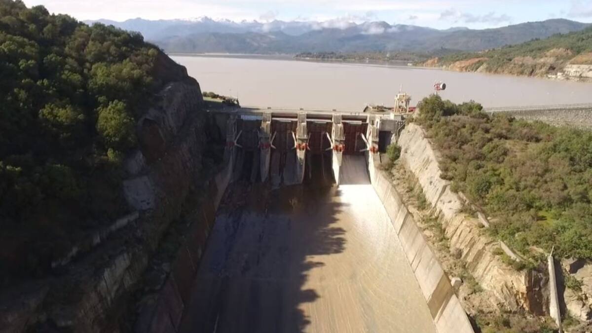 Sistema frontal en el Maule: embalse Colbún llega a su capacidad máxima