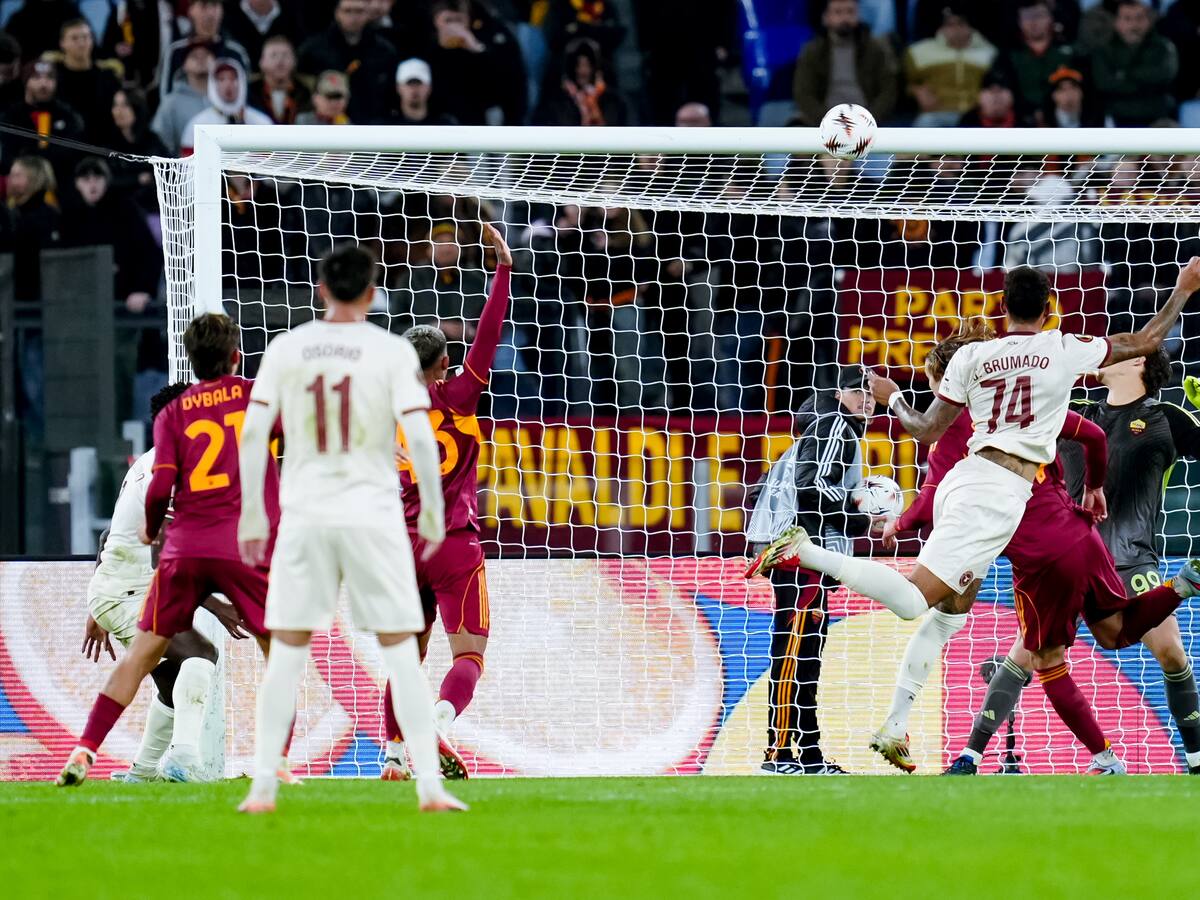 Midtjylland de Darío Osorio pierde su invicto en la Europa League tras caer ante la Roma