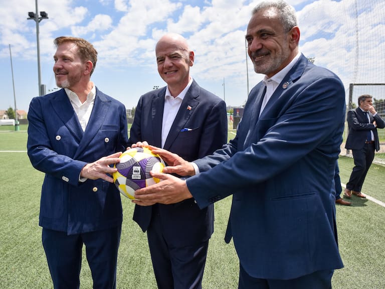 Milad emprende viaje a dos decisivos congresos para el futuro de La Roja