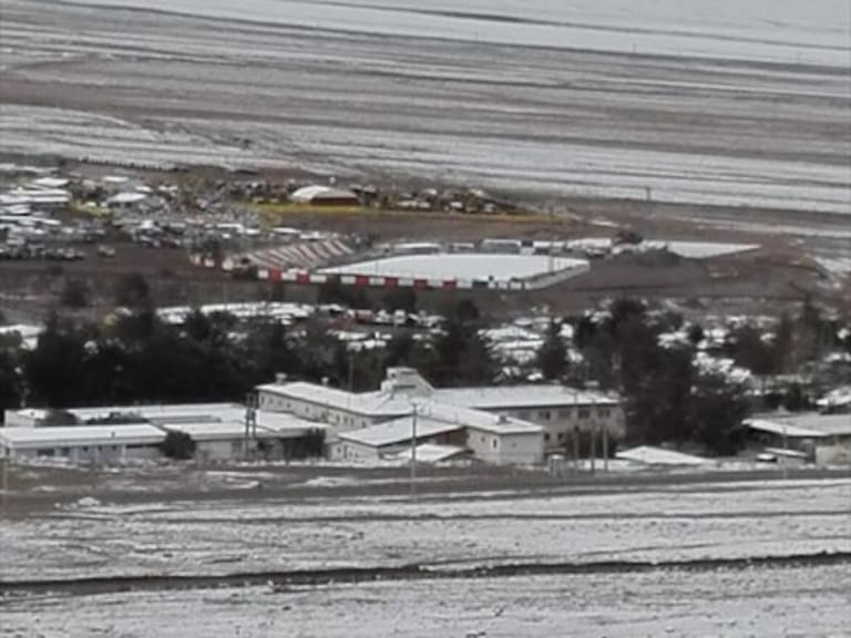 Estadio «El Cobre» de El Salvador amaneció completamente nevado