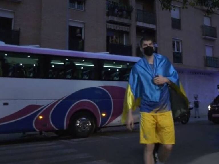 El emotivo recibimiento a la selección ucraniana de básquetbol en España