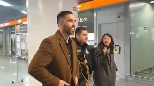 Claudio Bravo llega a Polonia para sumarse a La Roja en su primera citación de la "era Berizzo"