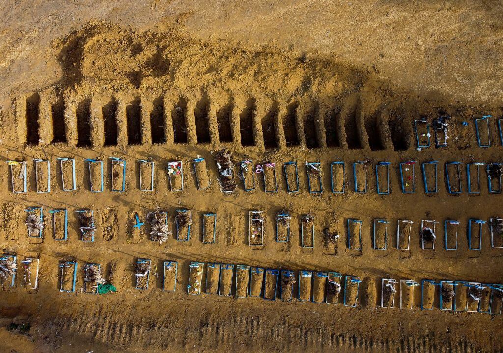 Cementerio para el Covid-19 en Manaos