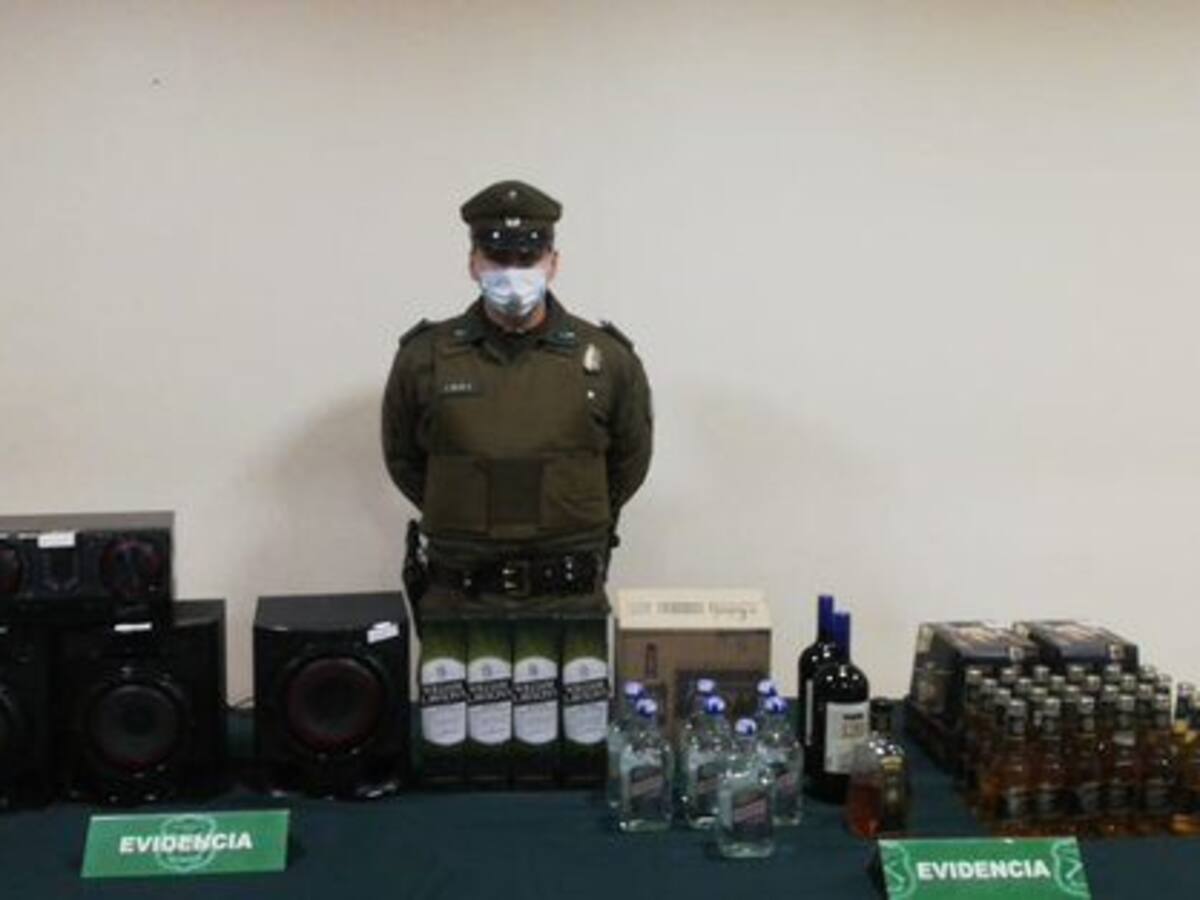 Carabineros detuvo a 20 personas por participar de fiesta clandestina en Santiago