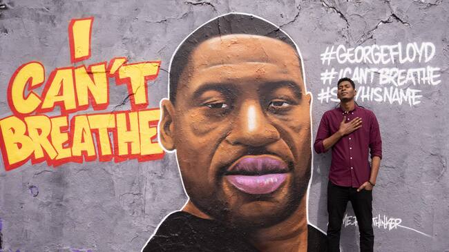BERLIN, GERMANY - MAY 29: Citizens, came to Mauer Park, to inspect and to take photos in front of the mural of George Floyd, who died in police custody in Minneapolis of USA on Monday night, on May 29, 2020 in Berlin, Germany. The mural drawn by Dominican graffiti artist Jesus Cruz Artiles, also known with his nickname as EME Freethinker. (Photo by Abdulhamid Hosbas/Anadolu Agency via Getty Images)