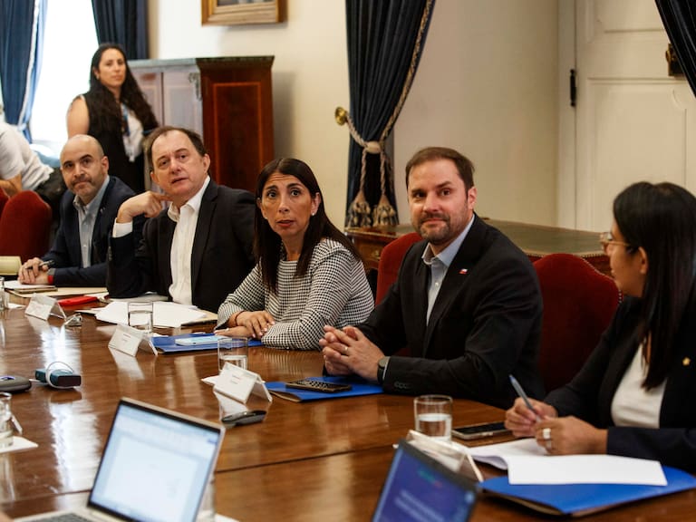 Excolaboradores del Piñera cumplen con “el último encargo del Presidente antes de fallecer”