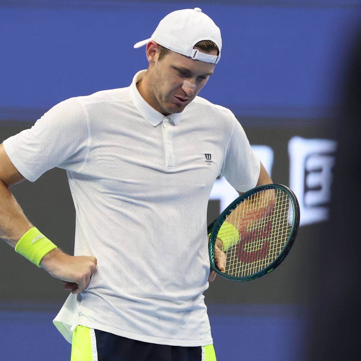 No levanta cabeza: Nicolás Jarry sufrió una paliza ante el 564 del mundo y quedó eliminado del Masters de Shanghái