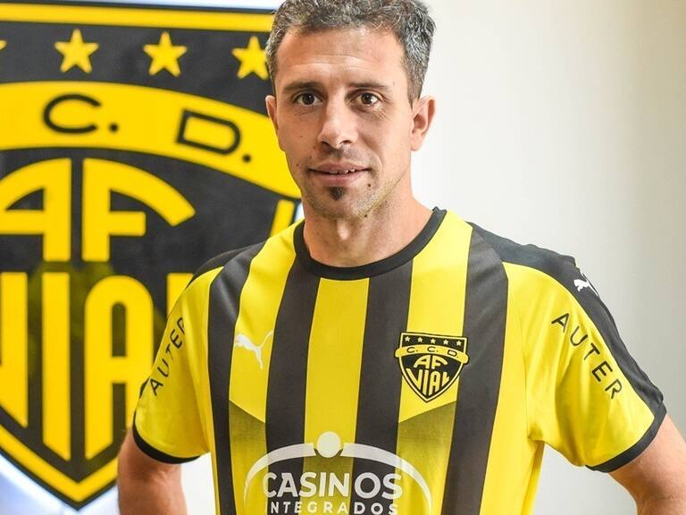 Pablo Vranjicán, ex delantero de la UC: «Ojalá ambos ganemos un campeonato, nosotros en Fernández Vial y Católica en Primera»