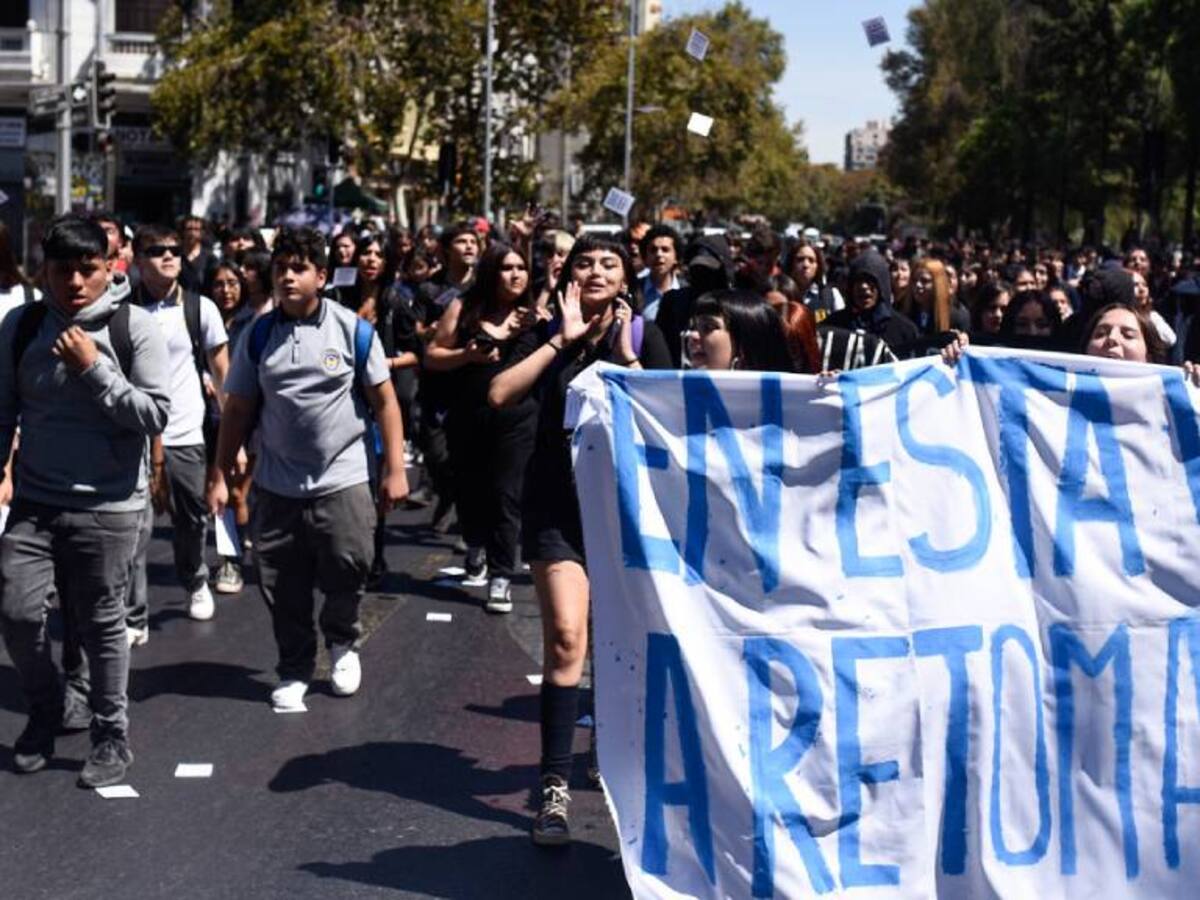 Escolares realizan su primera marcha por la Alameda en 2023
