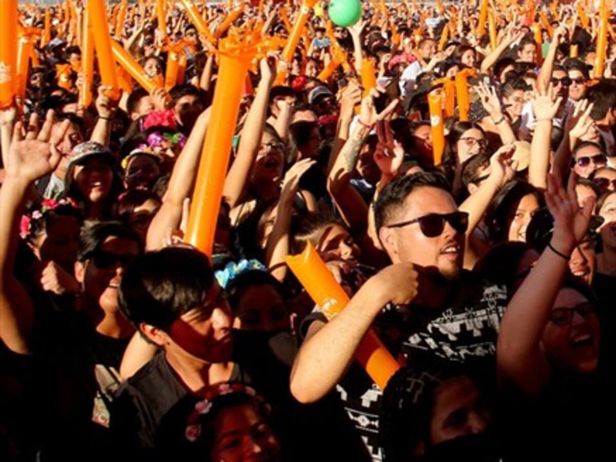 Dolar, visas de trabajo y servicios: Las razones por las que los conciertos son tan caros en Chile