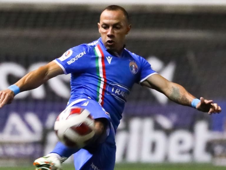 "Era primordial preservarlo": Luca Marcogiuseppe explica la temprana salida Marcelo Díaz ante Blooming por Copa Sudamericana