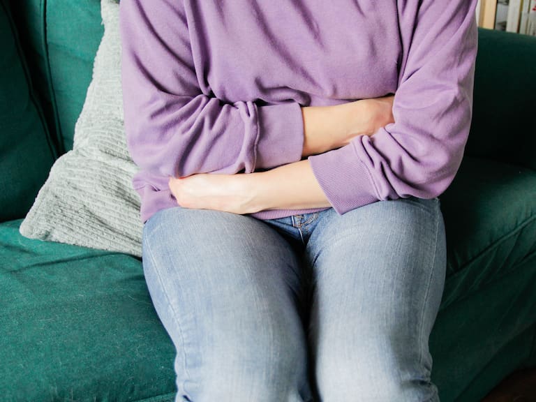 Afecta al 28% de la población en Chile: cómo detectar a tiempo el colon irritable según expertos