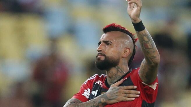 Flamengo oficializa la salida de Arturo Vidal tras eliminar a su nuevo club, Athletico Paranaense, de la Copa de Brasil