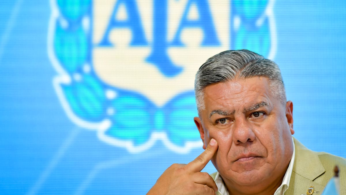 Otro escándalo en el fútbol argentino: allanan la sede de la AFA y varios clubes en investigación por presunto lavado de dinero