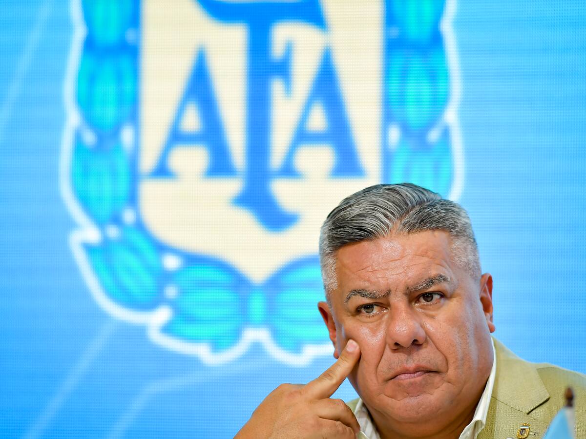 Otro escándalo en el fútbol argentino: allanan la sede de la AFA y varios clubes en investigación por presunto lavado de dinero