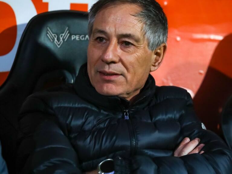 Duro revés para Ariel Holan: ex DT de Universidad Católica se quedó sin club en el fútbol ecuatoriano