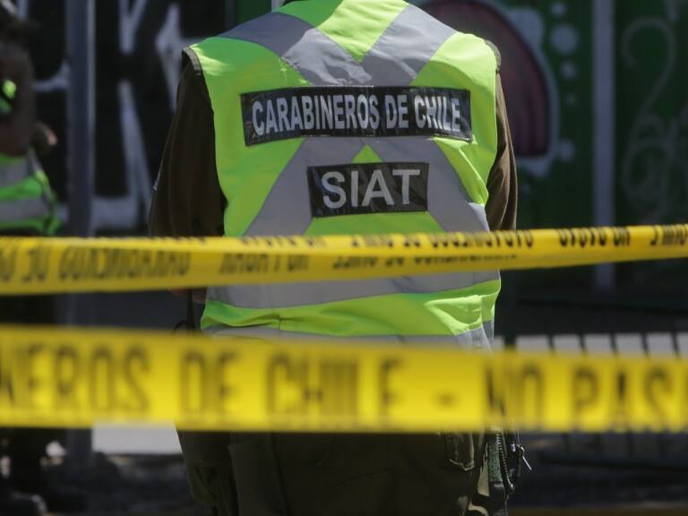 Encuentran cuerpo sin vida al interior de un auto en Las Condes