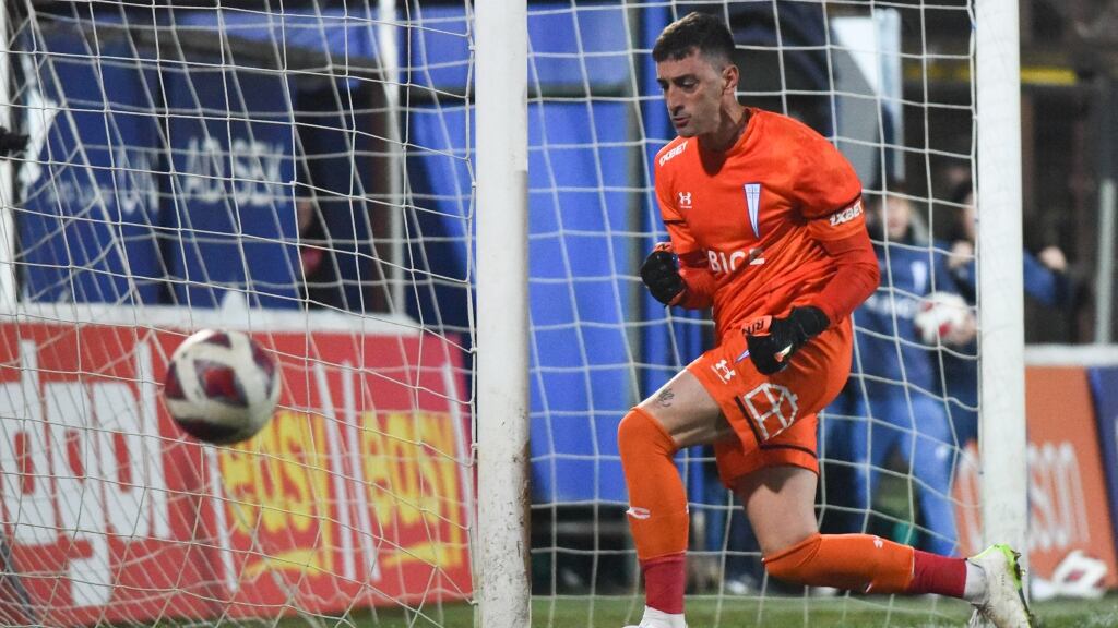 Nicolás Peranic y la clasificación de la UC en Copa Chile: "Ganar hace bien, mantener el arco en cero mejor todavía"
