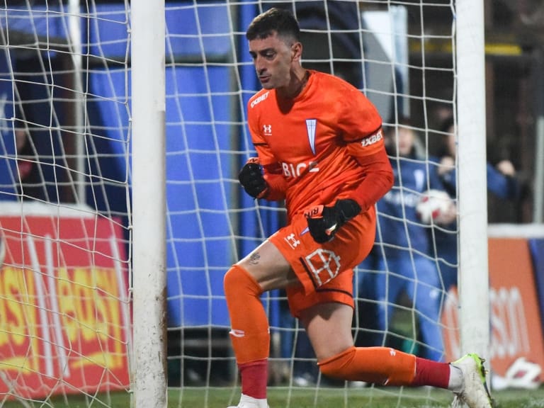 Nicolás Peranic y la clasificación de la UC en Copa Chile: "Ganar hace bien, mantener el arco en cero mejor todavía"