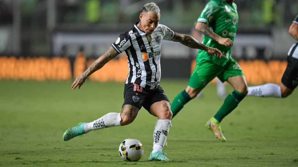 Eduardo Vargas anotó su primer gol en el Brasileirao 2022, pero no alcanzó para la victoria del Atlético Mineiro