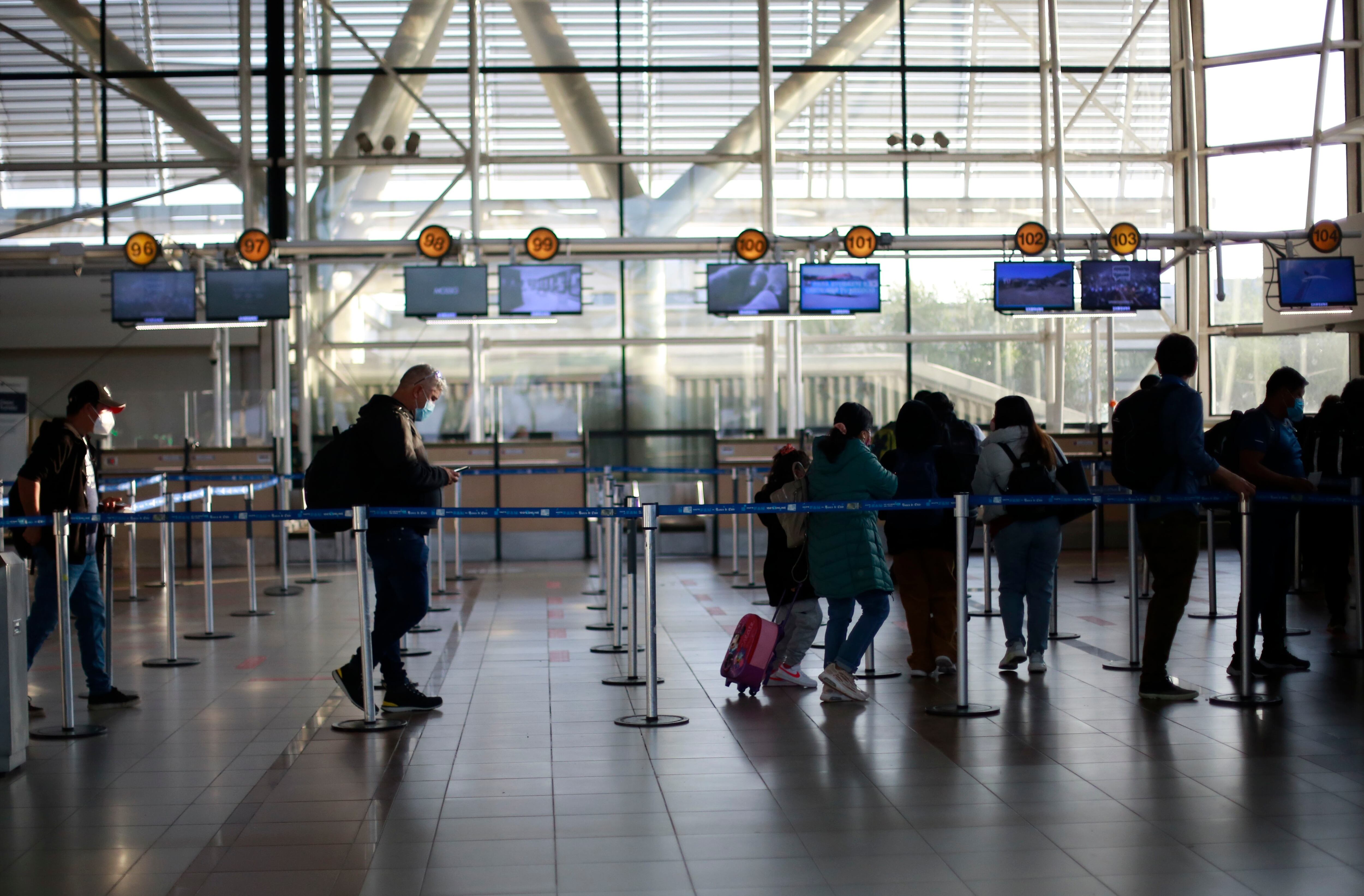 28 de mayo del 2021/SantiagoEn el aeropuerto de Arturo Merino Benitez se comienza a ultilizar el Pase de Movilidad

FOTO: KARIN POZO/AGENCIAUNO
