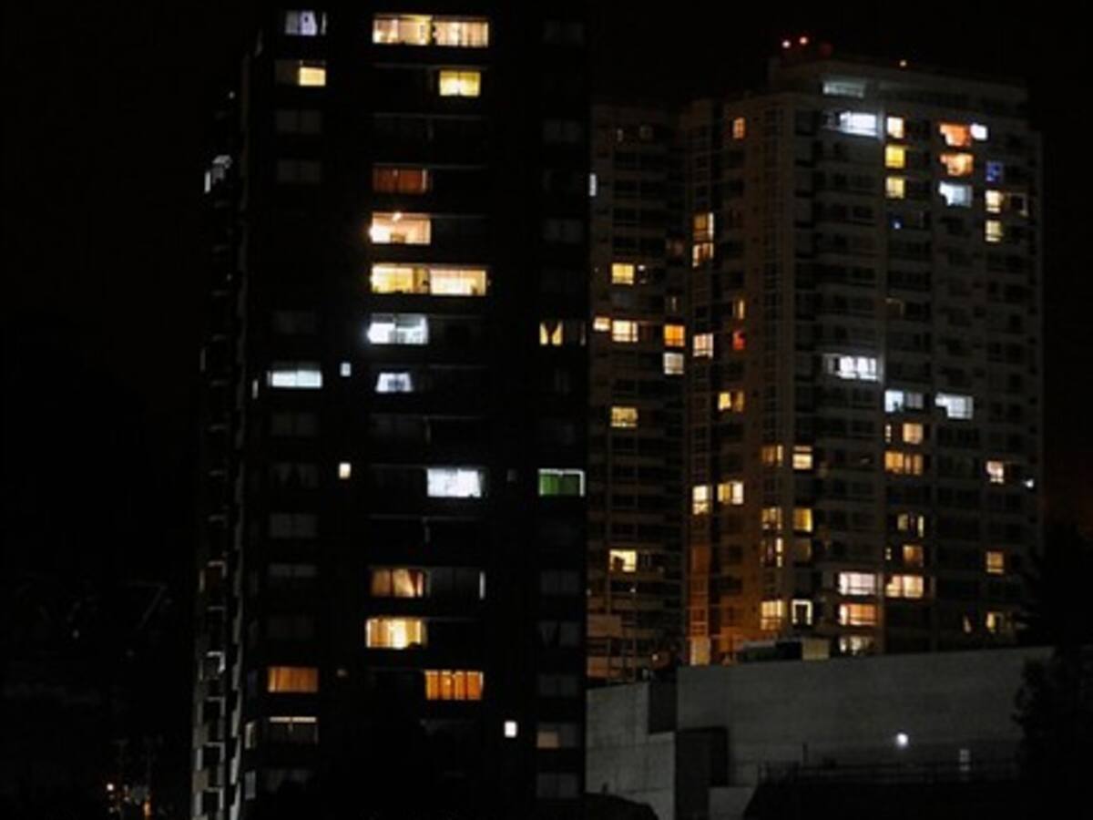 SEC: En 34% bajó la cantidad de horas sin luz que afectó a hogares este año