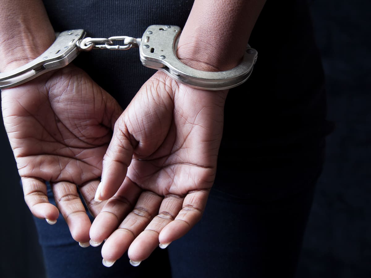 Ocultó el cuerpo en bolsas y frazadas: esto es lo que se sabe de la detención de una mujer tras muerte de su hija recién nacida en Punta Arenas