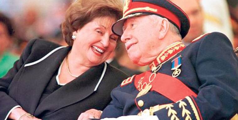 Quitaron título honorífico a Pinochet e Hiriart en Valdivia