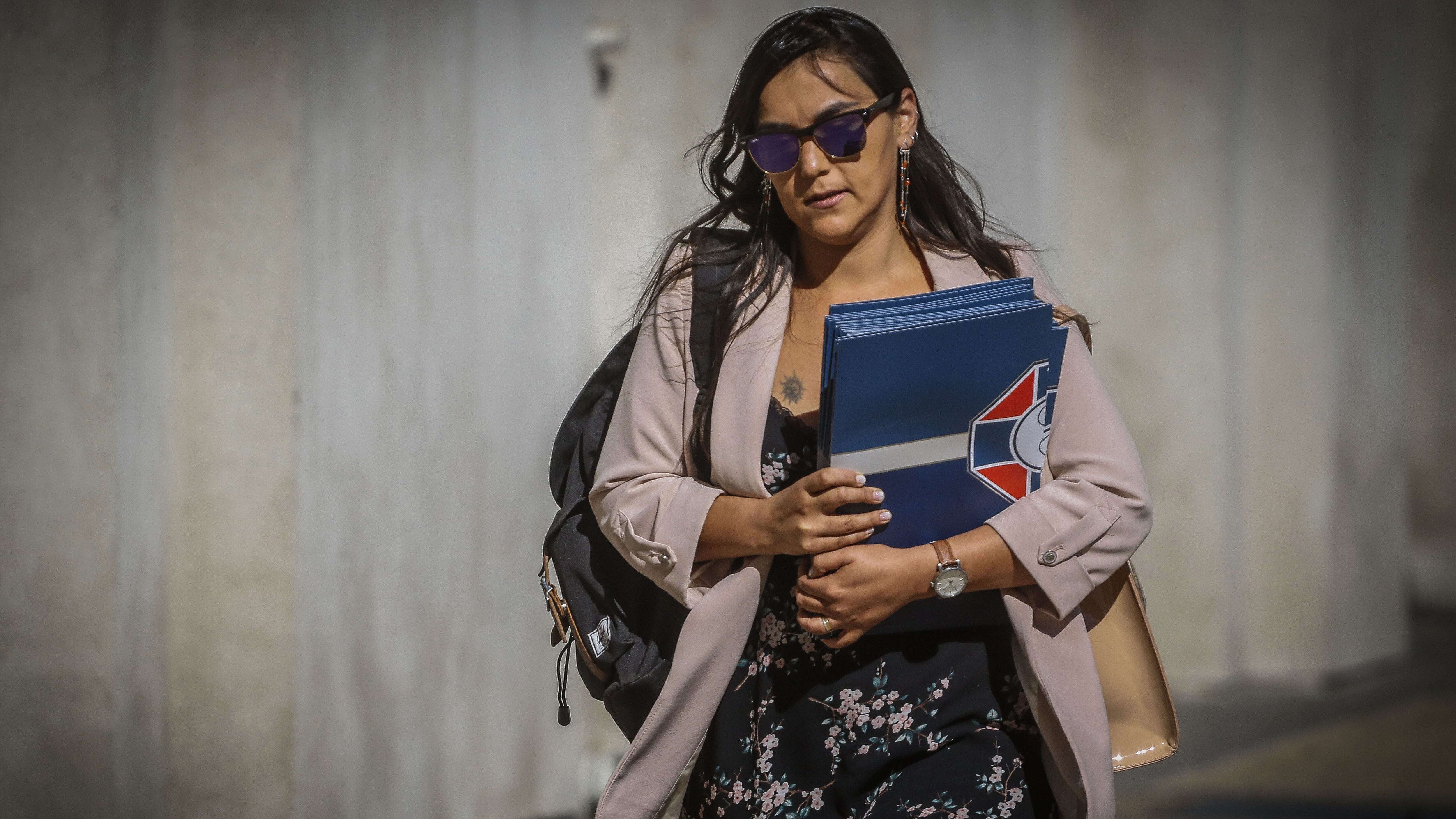 24 de marzo del 2020/SANTIAGOLa presidenta del Colegio Medico, Izkia Siches, llega al Palacio de La Moneda, para reunirse con diversas autoridades, en la mesa social Covid 19, que la encabezara el ministro del Interior.
FOTO: SEBASTIAN BELTRAN GAETE/AGENCIAUNO