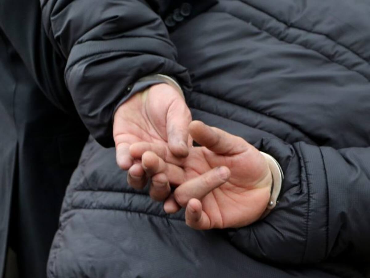 PDI detiene a hombre involucrado en robo a un adulto mayor en Mall Plaza Oeste