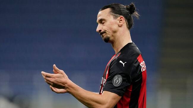 , ITALY - NOVEMBER 8: Zlatan Ibrahimovic of AC Milan during the Italian Serie A match between AC Milan v Hellas Verona on November 8, 2020 (Photo by Mattia Ozbot/Soccrates/Getty Images)