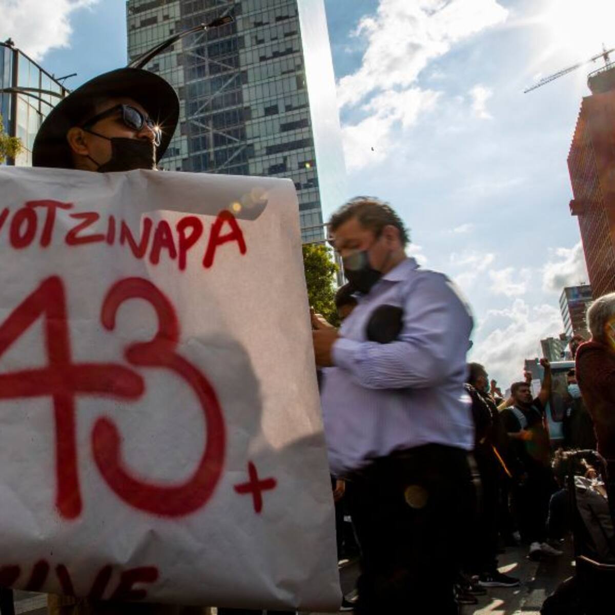 Detienen a exgobernador mexicano por desaparición forzada en el caso de los 43 estudiantes de Ayotzinapa