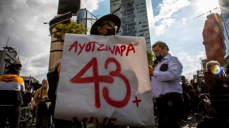 Detienen a exgobernador mexicano por desaparición forzada en el caso de los 43 estudiantes de Ayotzinapa