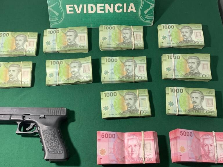 Las Condes: detienen a sujetos tras asaltar a un adulto mayor a las afueras de un banco