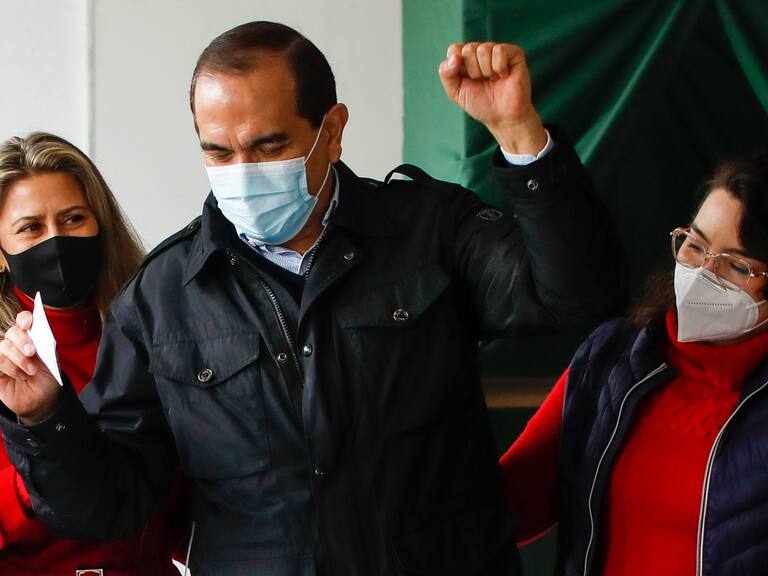 Carlos Maldonado vota en consulta ciudadana de Unidad Constituyente