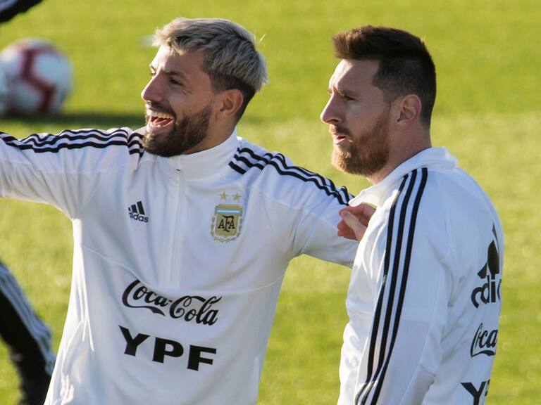 Argentina´s forwards Sergio Aguero (L) and Lionel Messi (R) attend a training session at Ciudad Deportiva Antonio Asensio in Palma de Mallorca on November 12, 2019. (Photo by JAIME REINA / AFP) (Photo by JAIME REINA/AFP via Getty Images)