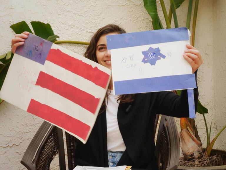 Directores del premiado documental “Israelism” visitan Chile en medio de gira sudamericana