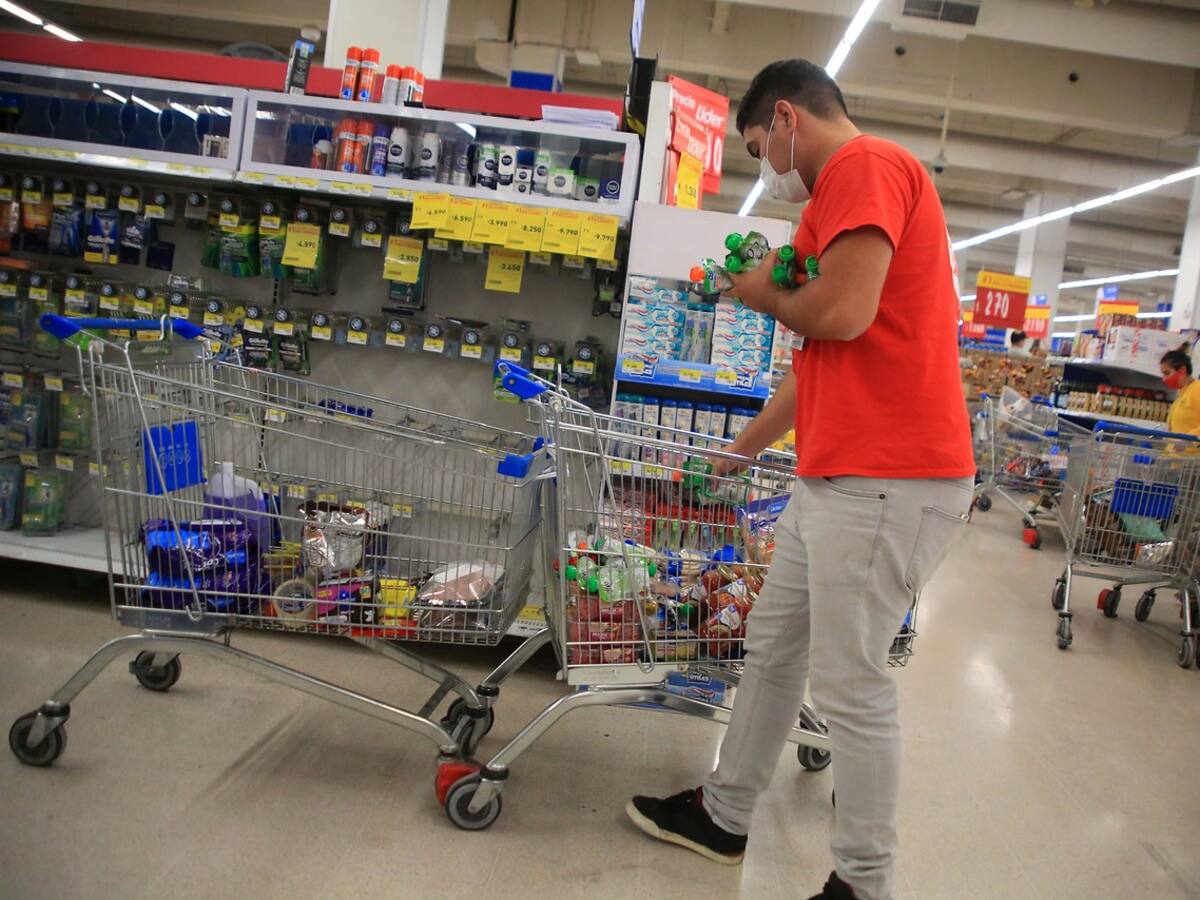 Supermercados en Ñuñoa y Peñalolén cerraron por colaborador externo contagiado con Covid-19