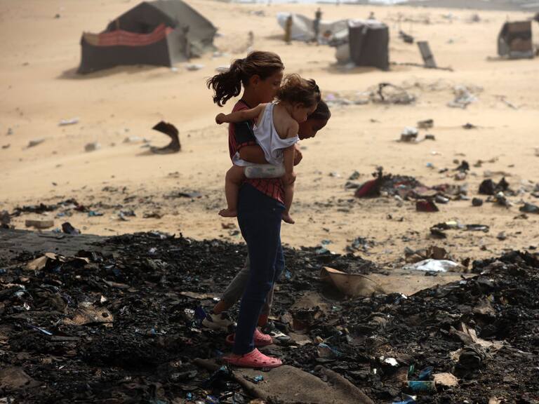 Palestinians are gathering at the site of an Israeli strike on a camp for internally displaced people in Rafah, on May 27, 2024, amid ongoing battles between Israel and the Palestinian Hamas militant group. (Photo by Majdi Fathi/NurPhoto via Getty Images)