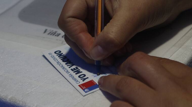 22 DE MAYO DE 2021/VIÑA DEL MARRealizan proceso de vacunación contra el Coronavirus a rezagados de 30 y 40 años.
FOTO: LEONARDO RUBILAR CHANDIA/AGENCIAUNO