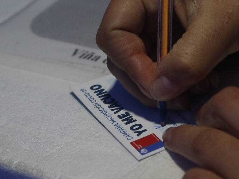 22 DE MAYO DE 2021/VIÑA DEL MARRealizan proceso de vacunación contra el Coronavirus a rezagados de 30 y 40 años.
FOTO: LEONARDO RUBILAR CHANDIA/AGENCIAUNO