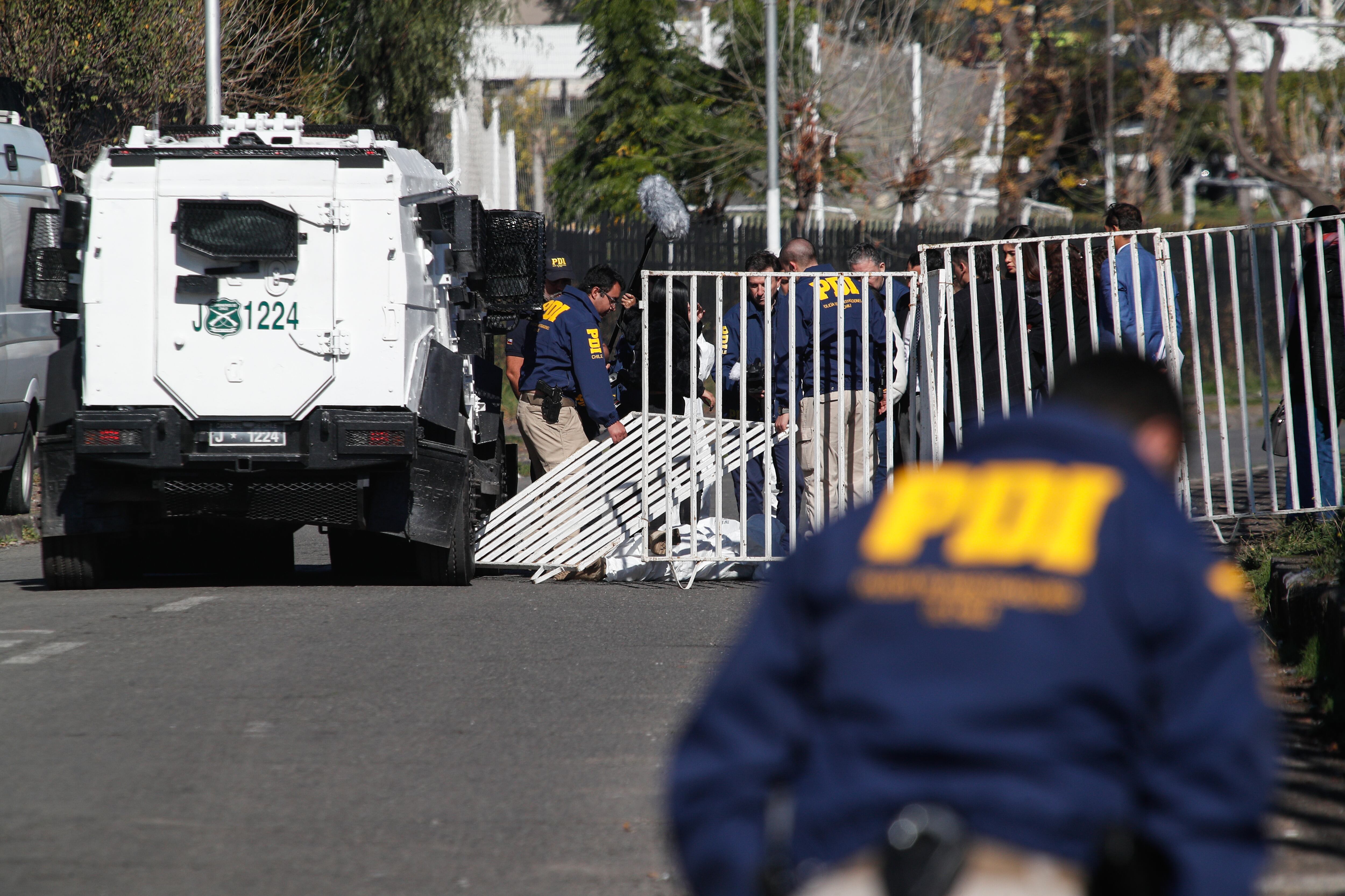 27 DE MAYO DE 2025 / SANTIAGOReconstitución de Escena donde dos hinchas de Colo Colo fallecieron luego de la intervención de un carro lanza gases de Carabineros en inmediaciones del Estadio Monumental durante el encuentro entre el equipo nacional contra Fortaleza por la copa libertadores el día 10 de Abril del 2025
FOTO: DIEGO MARTIN / AGENCIAUNO