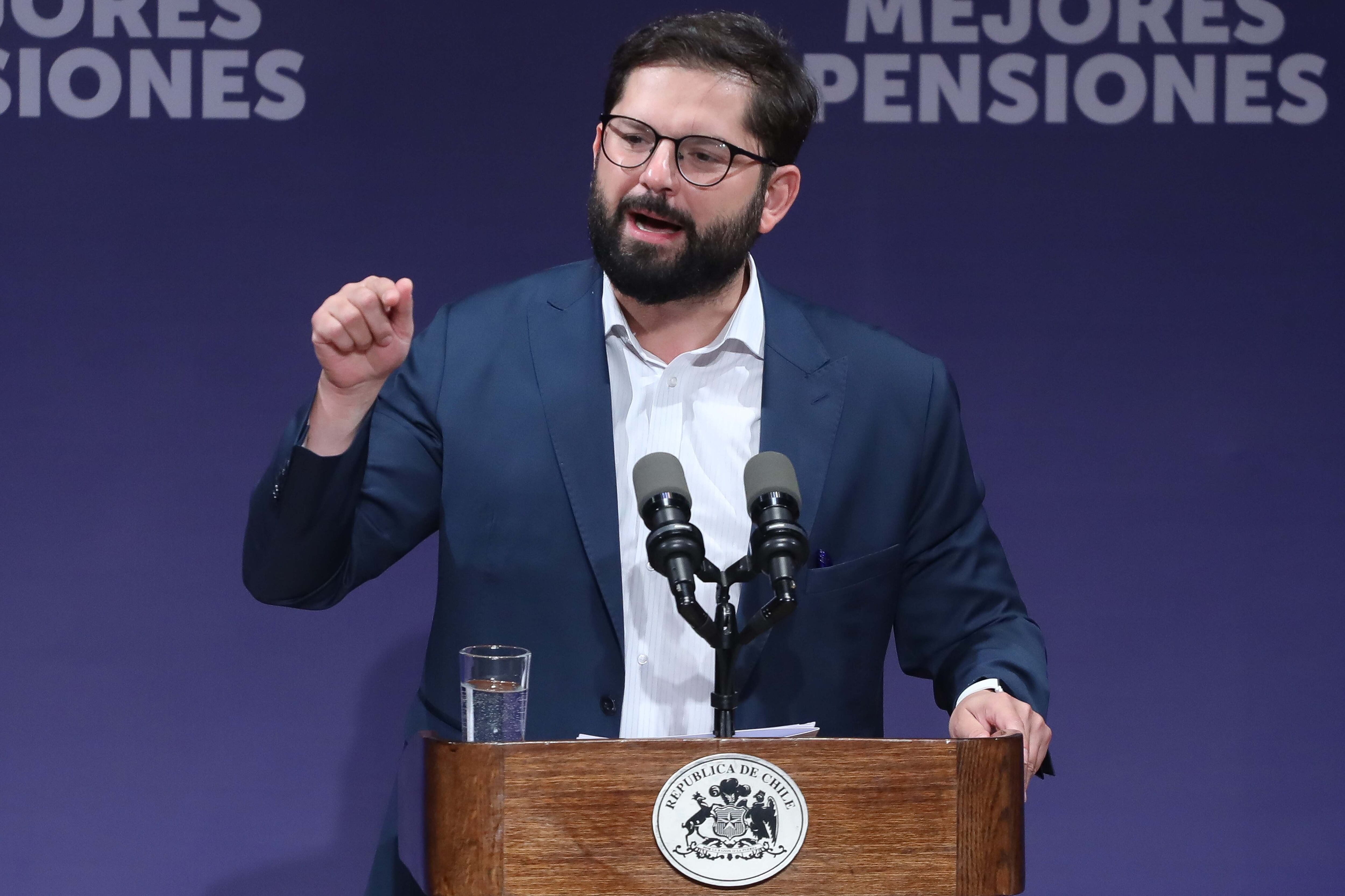 16 de enero de 2026 / SANTIAGOEl Presidente de la República, Gabriel Boric encabeza actividad que marca el inicio de los pagos del Seguro Social, en el Teatro Municipal de la Casona Dubois, en la comuna de Quinta Normal.FOTO: SEBASTIAN BELTRAN GAETE / AGENCIAUNO
