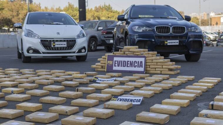 14 de Febrero 2022 / SANTIAGO
Detectives la Brigada Antinarcóticos Metropolitana en coordinación con la Fiscalía Centro Norte, informarán el resultado de la operación “Manto de nieve”, investigación que logró desbaratar una organización criminal transnacional que operaba en la Región Metropolitana.
FOTO: LUIS FELIPE ARAYA / AGENCIAUNO