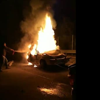 Dos niños y un adulto mueren calcinados tras accidente de tránsito en Villa Alemana: uno de los vehículos se incendió