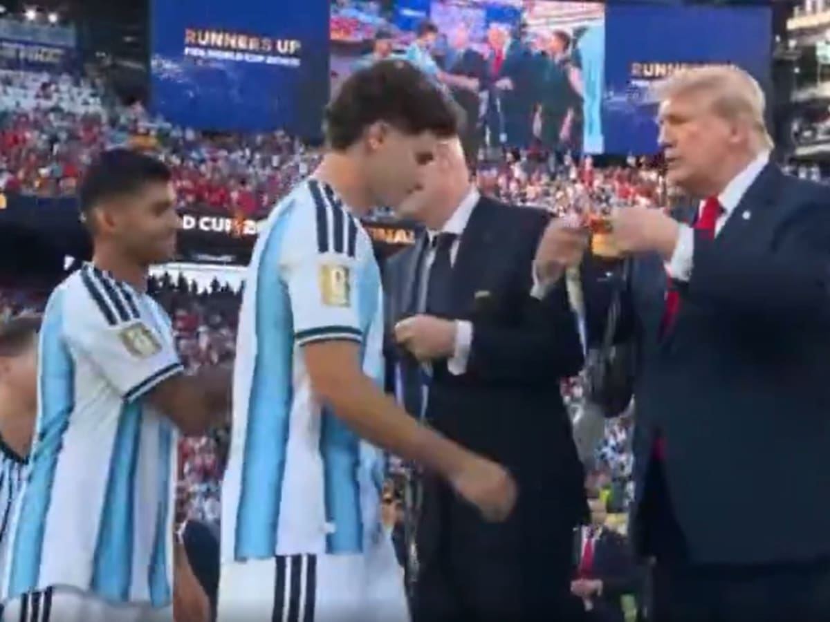 El gesto de una figura de Argentina con Donald Trump que llamó la atención durante la premiación del Mundial