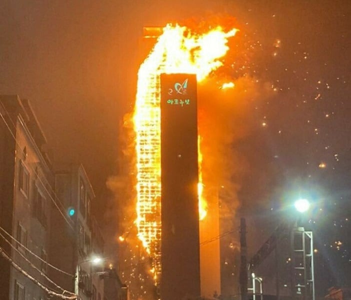 Incendio en edificio de Ulsan