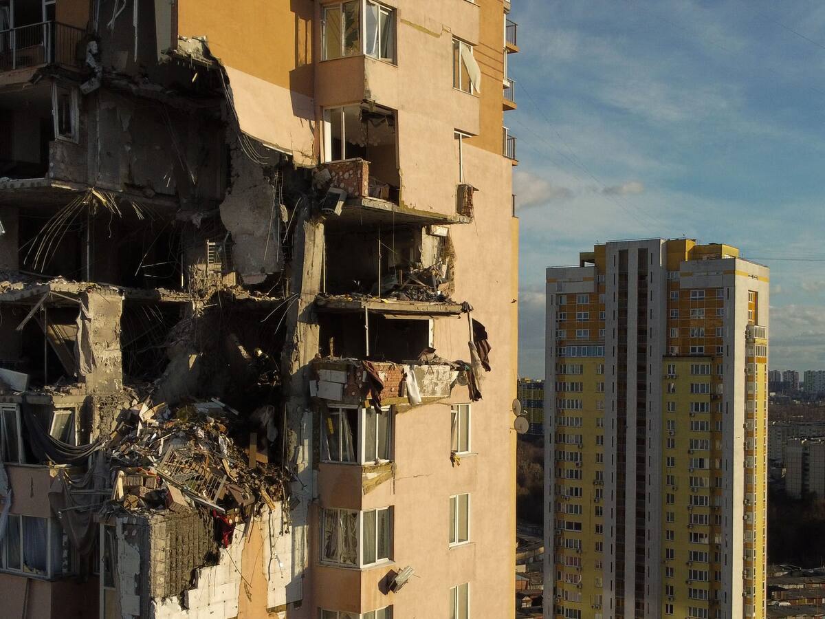 Chileno residente en Ucrania acusa abandono del Gobierno: «Hemos desayunado y dormido a bombazos»