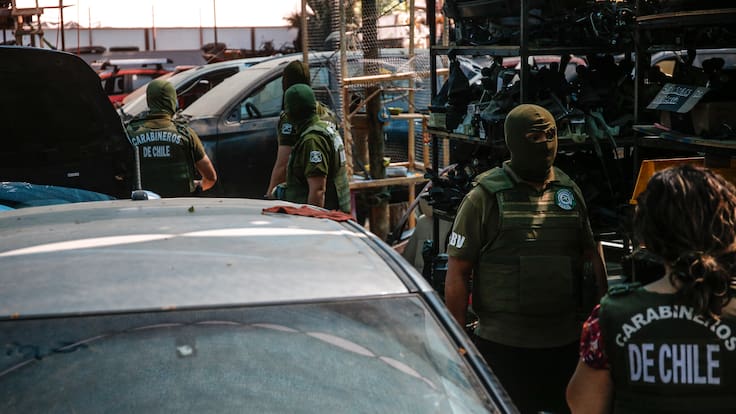 Operativo por talleres clandestinos: detienen a dos personas por mantener desarmadurías ilegales en Pudahuel