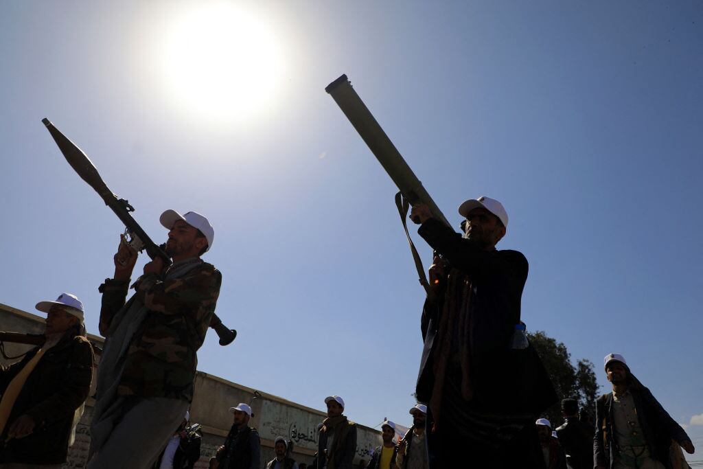 En Yemen marchan con armamento de combate por las calles de Saná tras un llamado a manifestarse realizado por los Ansarolá, conocidos como hutíes.